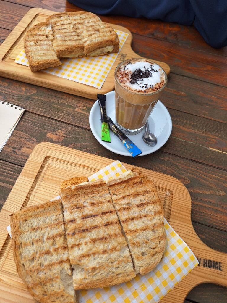 Käse Toast & Kaffee